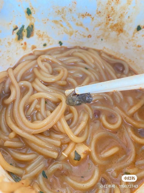 知名米線品牌驚現(xiàn)壁虎頭？客服回應(yīng)調(diào)查組已介入，邢臺(tái)正餐服務(wù)食品安全引關(guān)注